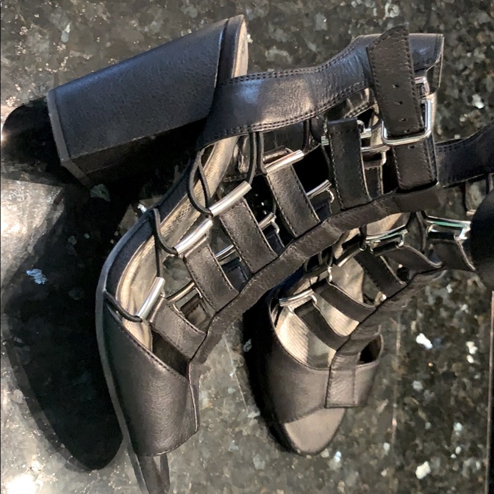 Black Gianni Bini heels with side buckles!